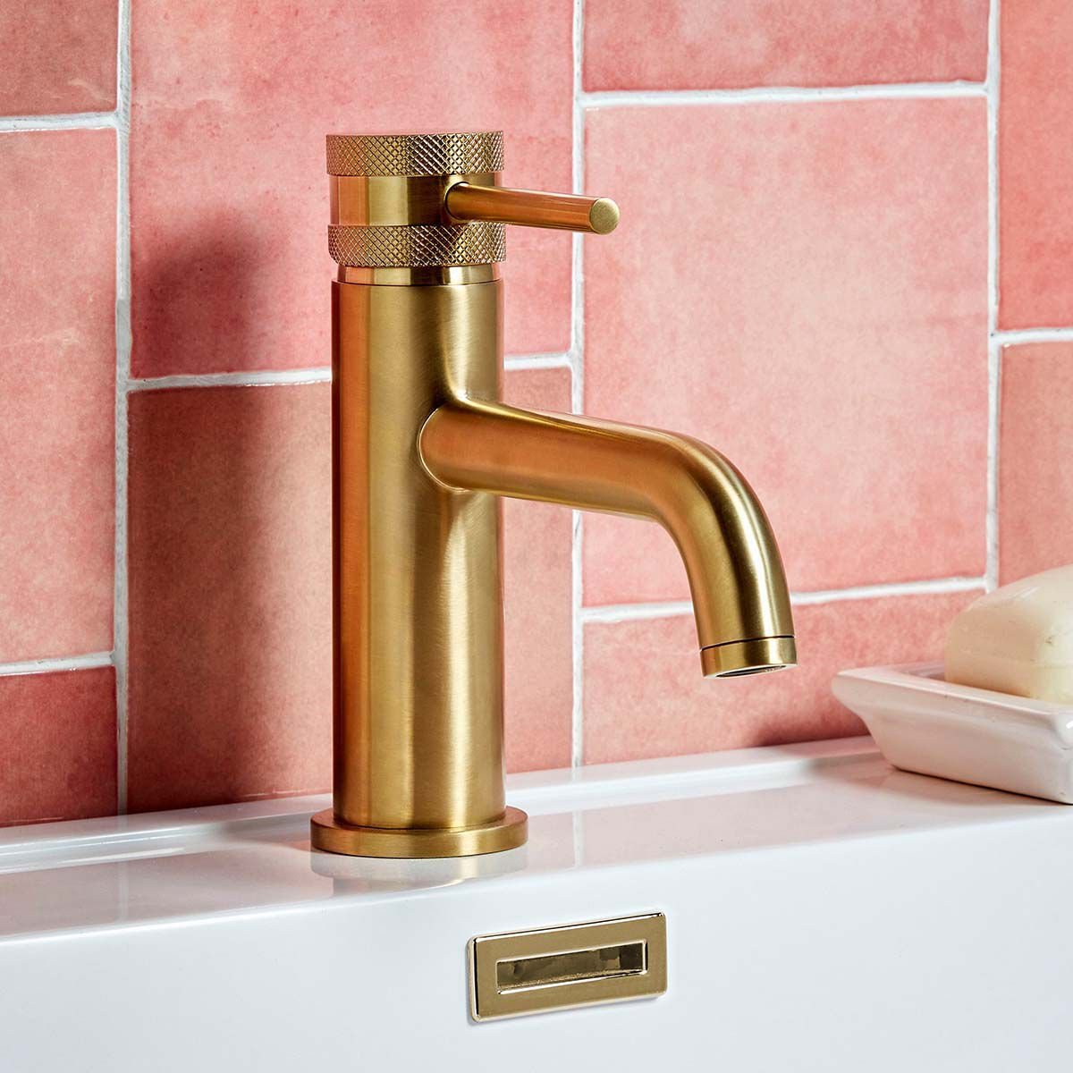 AM00068 - Amara Runswick Mono Basin Mixer Tap in Brushed Brass - Coa Living